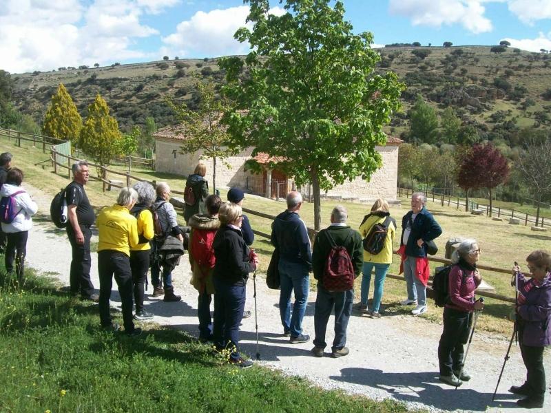 El segundo itinerario de ‘Viajero, yo te enseñaré Segovia’ repasó la historia tallada en las rocas desde la Risca de Valdeprados hasta los hornos de Cal del Zancao