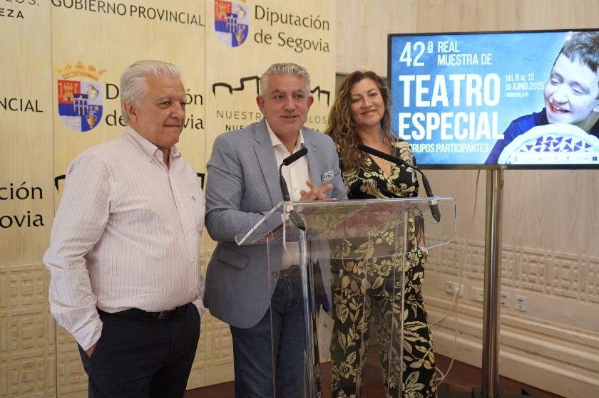 20250603_RP_Ocio_y_tiempo_libre_Muestra_Teatro_Fuentepelayo_41-slide.jpg