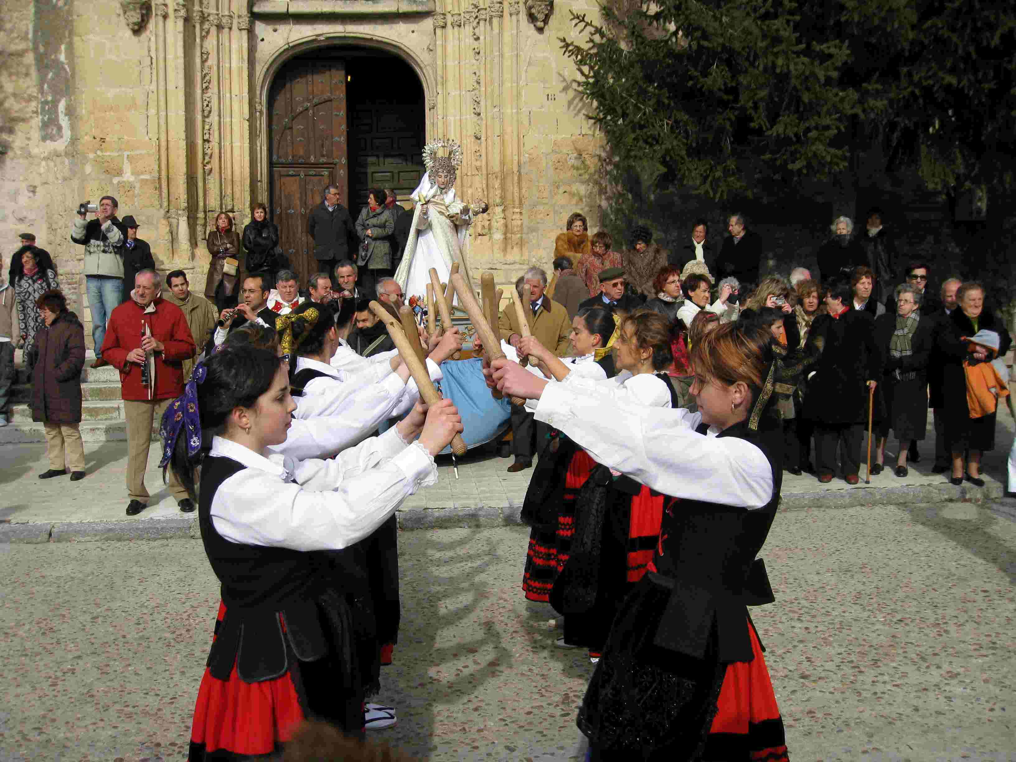 Aguilafuente suena a paloteo