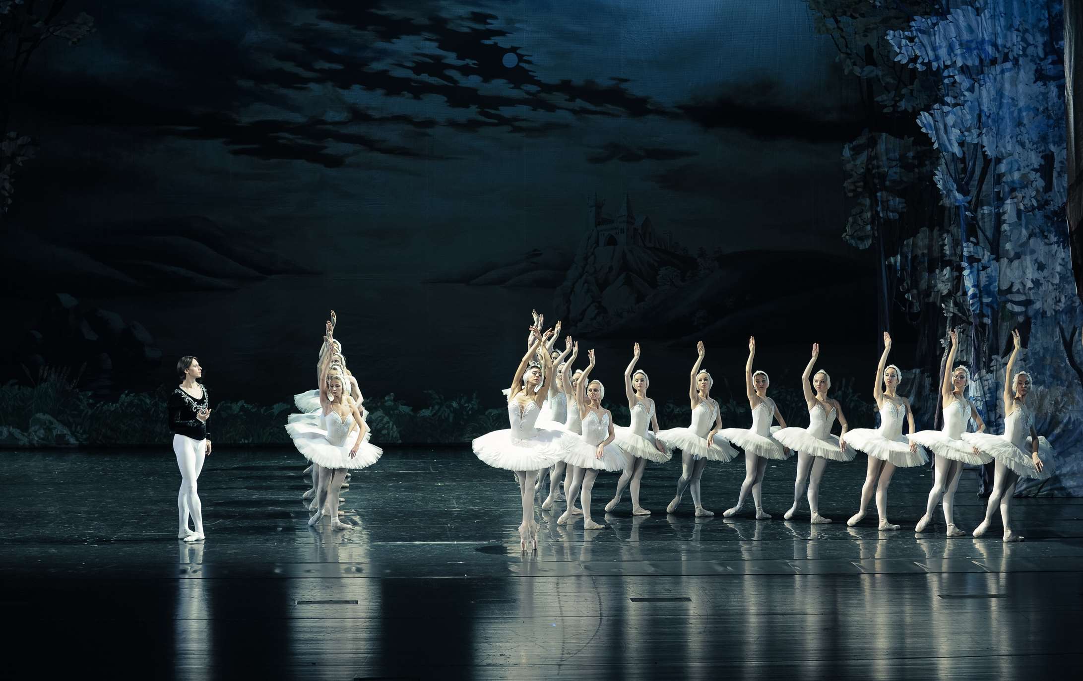 Ballet_de_KievEl_Lago_de_Los_Cisnes.jpg